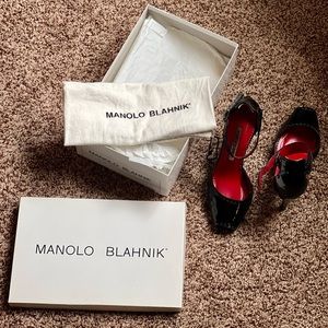 Beautiful patten leather heel!! Classic with a fabulous  ankle strap 🥰